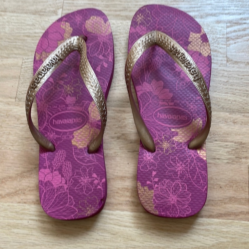 Pink/bronze haviana flip flops
